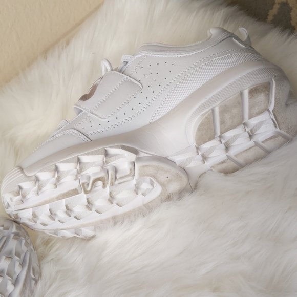 Fila Women's Disruptor II Aplique Sneakers - Picture 5 of 9